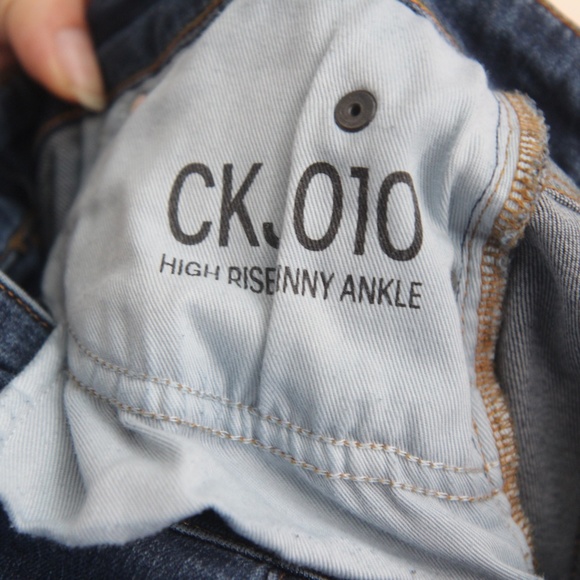 Calvin Klein Jeans High-Rise Skinny Jeans - Picture 8 of 9